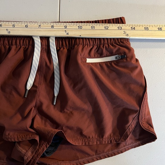 Vuori Clementine 2" Shorts Maroon Drawstring Lined VW304 Women's Size Small - Picture 5 of 7
